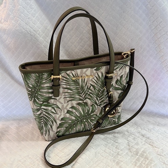 Michael Kors purse and wallet combo. - Picture 2 of 15